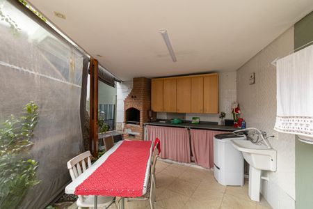 Casa à venda com 247m², 2 quartos e 1 vaga Casa à venda com 247m², 2 quartos e 1 vagaÁrea de Serviço e Churrasqueira