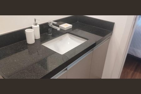 Banheiro  de kitnet/studio para alugar com 1 quarto, 40m² em Teresópolis, Porto Alegre