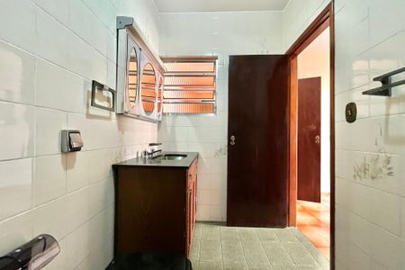 Banheiro da Suíte de casa para alugar com 2 quartos, 95m² em Vila Guarani, São Paulo