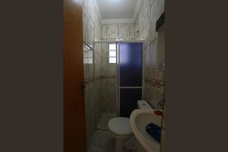 Banheiro de casa para alugar com 3 quartos, 50m² em Vila Ernesto, São Paulo