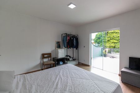 Casa à venda com 220m², 3 quartos e 2 vagasSuíte