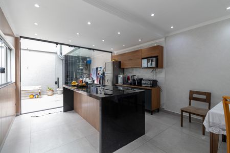 Casa à venda com 220m², 3 quartos e 2 vagasSala e Cozinha