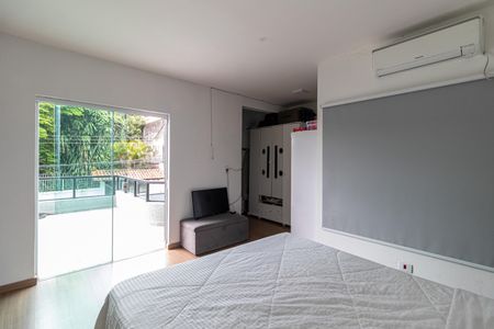 Casa à venda com 220m², 3 quartos e 2 vagasSuíte