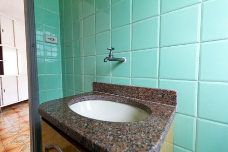 Casa para alugar com 178m², 2 quartos e 2 vagas Casa para alugar com 178m², 2 quartos e 2 vagasEdicula - Banheiro