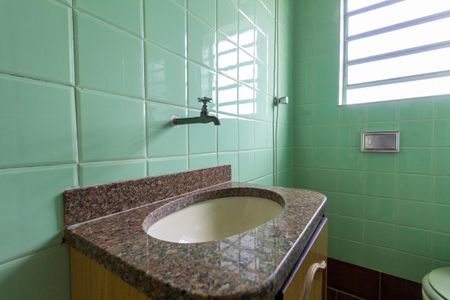 Casa para alugar com 178m², 2 quartos e 2 vagas Casa para alugar com 178m², 2 quartos e 2 vagasEdicula - Banheiro