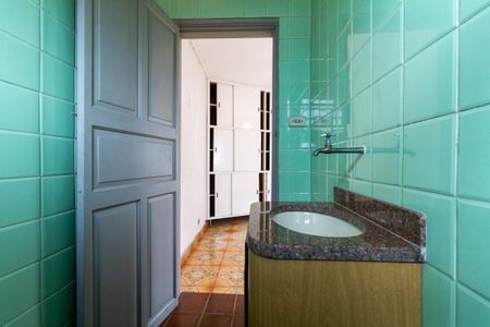 Casa para alugar com 178m², 2 quartos e 2 vagas Casa para alugar com 178m², 2 quartos e 2 vagasEdicula - Banheiro