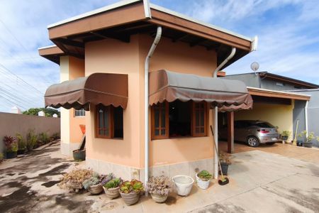 Casa à venda com 173m², 3 quartos e 6 vagasQuintal - Garagem