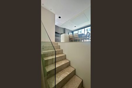 Apartamento à venda com 161m², 2 quartos e 2 vagas Apartamento à venda com 161m², 2 quartos e 2 vagasEscadas