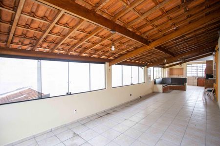 Casa à venda com 175m², 2 quartos e 2 vagasSalão de Festas