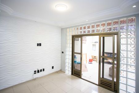 Casa à venda com 175m², 2 quartos e 2 vagasSala