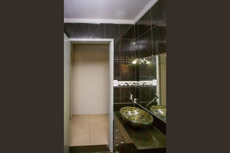 Casa à venda com 175m², 2 quartos e 2 vagasBanheiro Social