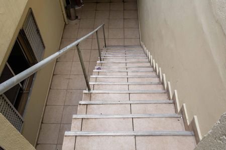 Casa à venda com 175m², 2 quartos e 2 vagasEscada