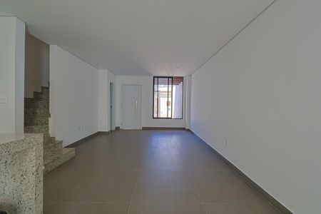 Sala de casa à venda com 3 quartos, 127m² em Santa Rosa, Belo Horizonte