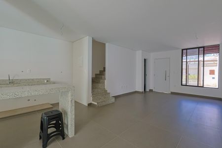 Sala de casa à venda com 3 quartos, 127m² em Santa Rosa, Belo Horizonte