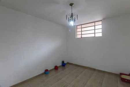 Casa à venda com 3 quartos, 158m² em Vila Paulo Silas, São Paulo