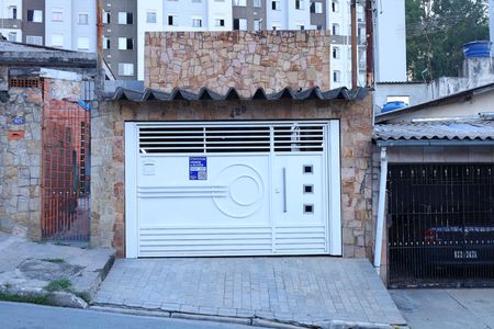 Casa à venda com 120m², 2 quartos e 2 vagasPlaca instalada no portão do imóvel - Código da placa: RMMH-259
