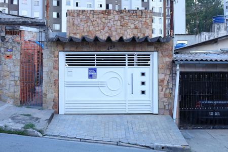 Casa à venda com 120m², 2 quartos e 2 vagasFachada do imóvel - Placa instalada no portão do imóvel - Código da placa: RMMH-259