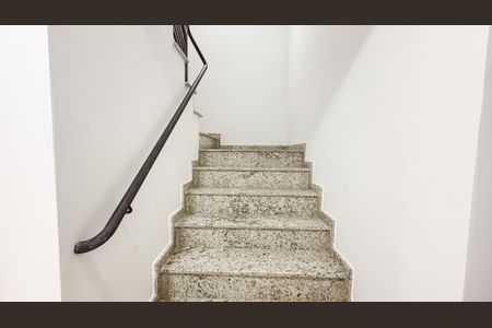 Apartamento para alugar com 34m², 1 quarto e sem vaga Apartamento para alugar com 34m², 1 quarto e sem vagaEscada