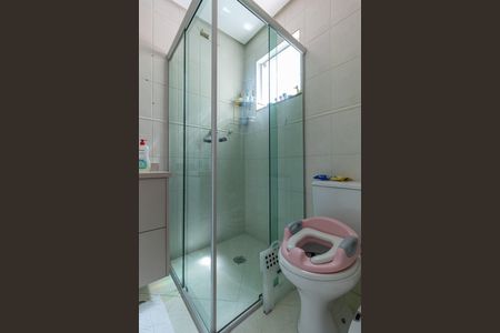 Casa de condomínio à venda com 180m², 3 quartos e 2 vagas Casa de condomínio à venda com 180m², 3 quartos e 2 vagasBanheiro Suíte 2