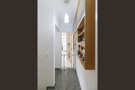 Casa de condomínio à venda com 180m², 3 quartos e 2 vagas Casa de condomínio à venda com 180m², 3 quartos e 2 vagasCorredor