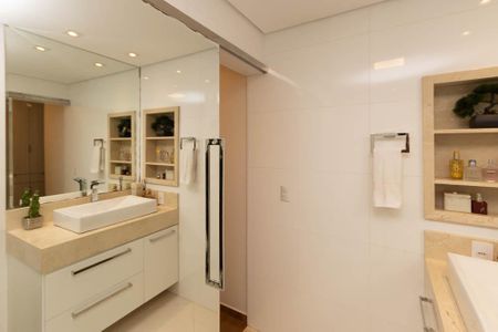 Casa de condomínio à venda com 99m², 2 quartos e 2 vagasBanheiro da Suíte