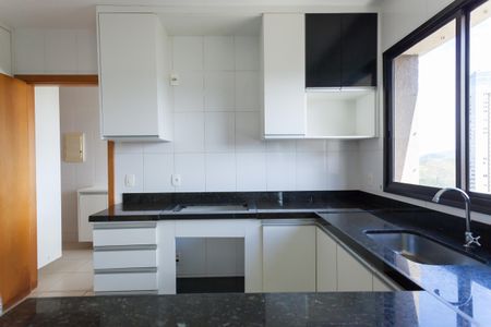 Apartamento à venda com 166m², 4 quartos e 3 vagas Apartamento à venda com 166m², 4 quartos e 3 vagasCozinha