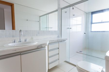 Apartamento à venda com 166m², 4 quartos e 3 vagas Apartamento à venda com 166m², 4 quartos e 3 vagasBanheiro suite