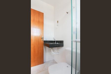 Casa à venda com 104m², 2 quartos e 2 vagasBanheiro da Suíte 2