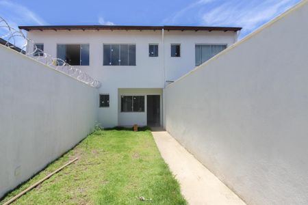 Casa à venda com 104m², 2 quartos e 2 vagasFachada