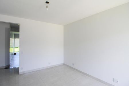 Sala de casa à venda com 2 quartos, 104m² em Glória, Belo Horizonte