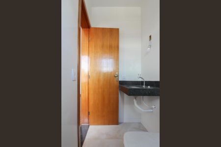 Casa à venda com 104m², 2 quartos e 2 vagasBanheiro da Suíte 2