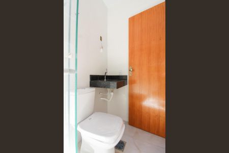 Casa à venda com 104m², 2 quartos e 2 vagasBanheiro da Suíte 1