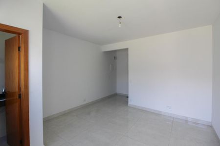 Casa à venda com 104m², 2 quartos e 2 vagasSala