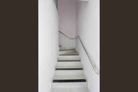 Casa à venda com 104m², 2 quartos e 2 vagasEscada