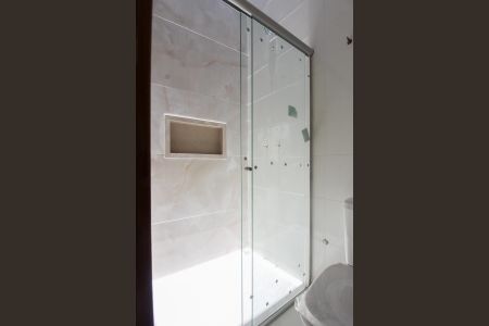 Casa à venda com 104m², 2 quartos e 2 vagasBanheiro da Suíte 1