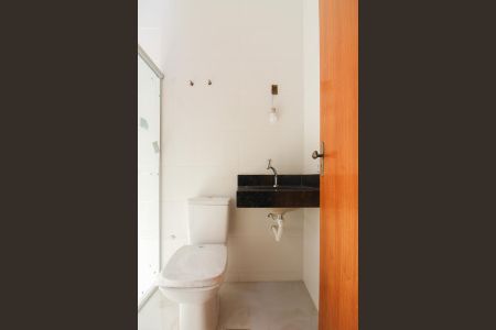 Casa à venda com 104m², 2 quartos e 2 vagasBanheiro da Suíte 1