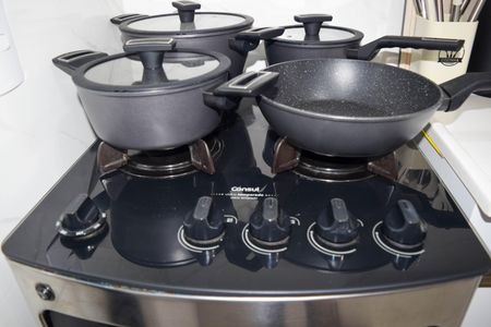 Cozinha  de apartamento para alugar com 1 quarto, 27m² em Guaiauna, São Paulo