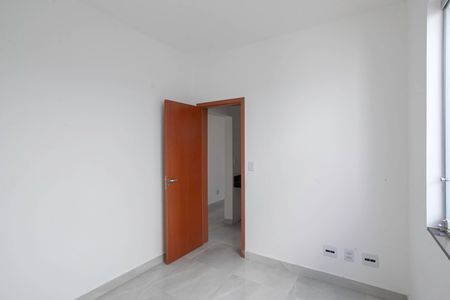Apartamento à venda com 95m², 3 quartos e 2 vagasQuarto 2