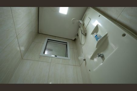 Casa para alugar com 500m², 2 quartos e 15 vagasBanheiro Corredor