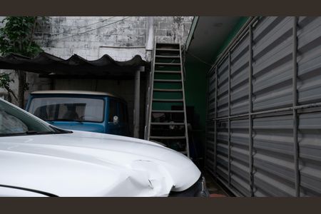 Casa para alugar com 500m², 2 quartos e 15 vagasEscada para a Laje