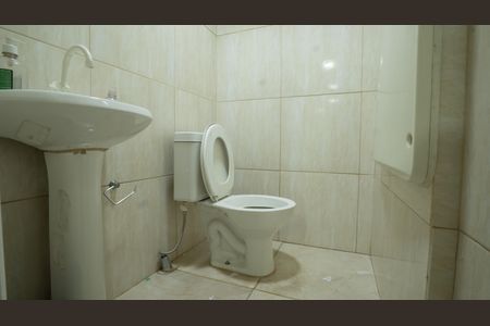 Casa para alugar com 500m², 2 quartos e 15 vagasBanheiro Corredor