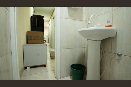 Casa para alugar com 500m², 2 quartos e 15 vagasBanheiro Corredor