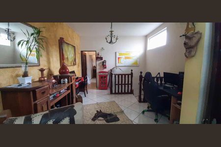 Casa à venda com 3 quartos, 250m² em Quitaúna, Osasco