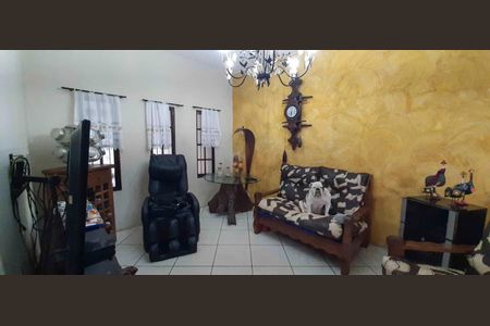 Sala de TV de casa à venda com 3 quartos, 250m² em Quitaúna, Osasco