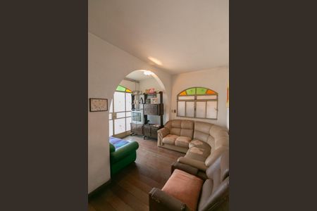 Casa à venda com 4 quartos, 360m² em Glória, Belo Horizonte