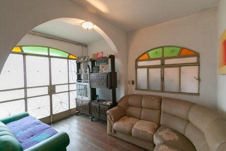 Casa à venda com 4 quartos, 360m² em Glória, Belo Horizonte