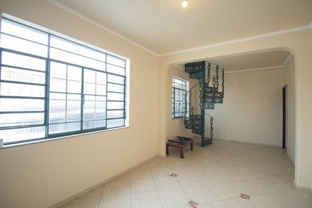 Casa para alugar com 231m², 5 quartos e 4 vagasSala