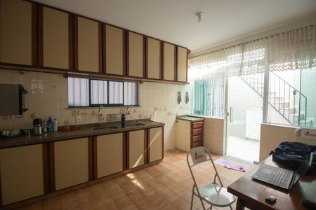 Casa para alugar com 231m², 5 quartos e 4 vagasCozinha