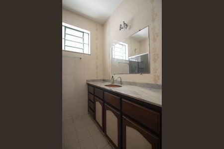 Casa para alugar com 231m², 5 quartos e 4 vagasBanheiro da Suíte 1