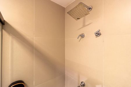 Banheiro de kitnet/studio para alugar com 1 quarto, 28m² em Pinheiros, São Paulo